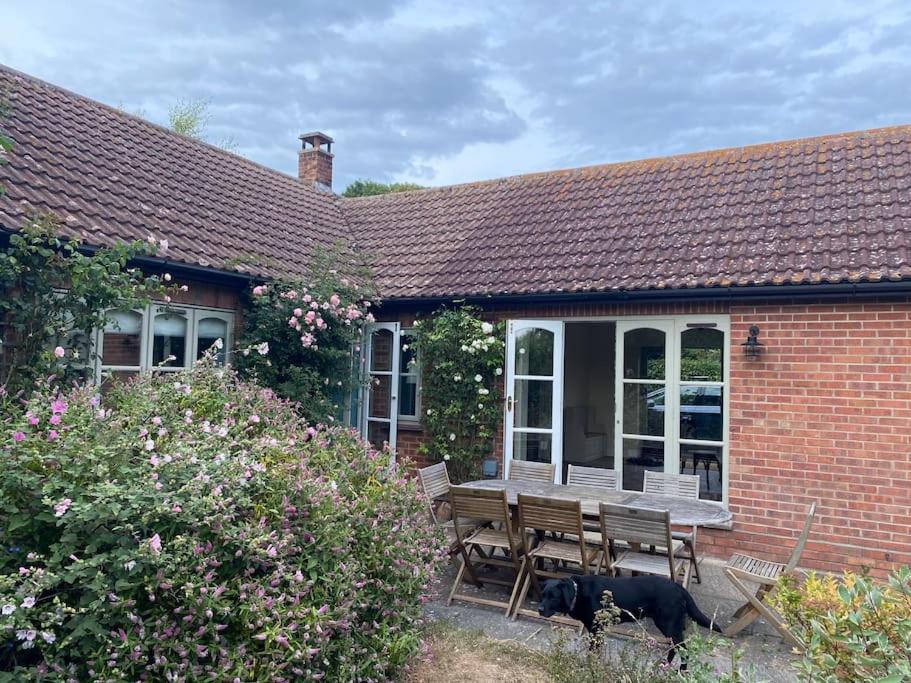 Lovely Quiet Cottage Sleeps 4 Adults, 4 Children, Dog Friendly Cley next the Sea Exterior photo
