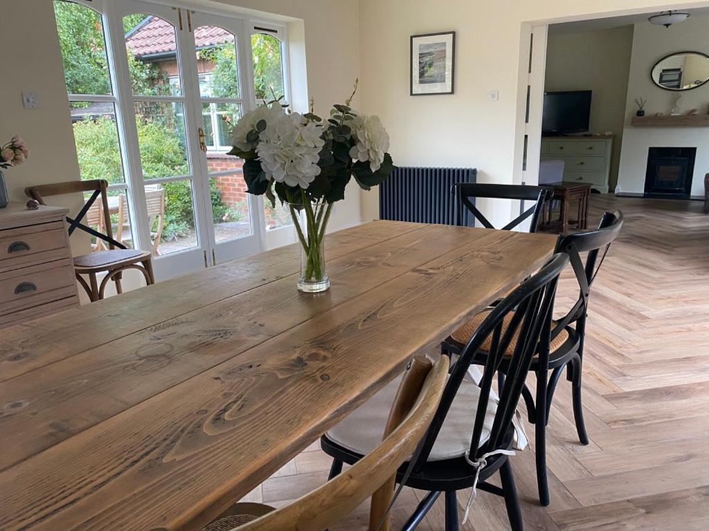 Lovely Quiet Cottage Sleeps 4 Adults, 4 Children, Dog Friendly Cley next the Sea Exterior photo