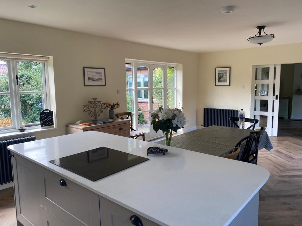 Lovely Quiet Cottage Sleeps 4 Adults, 4 Children, Dog Friendly Cley next the Sea Exterior photo
