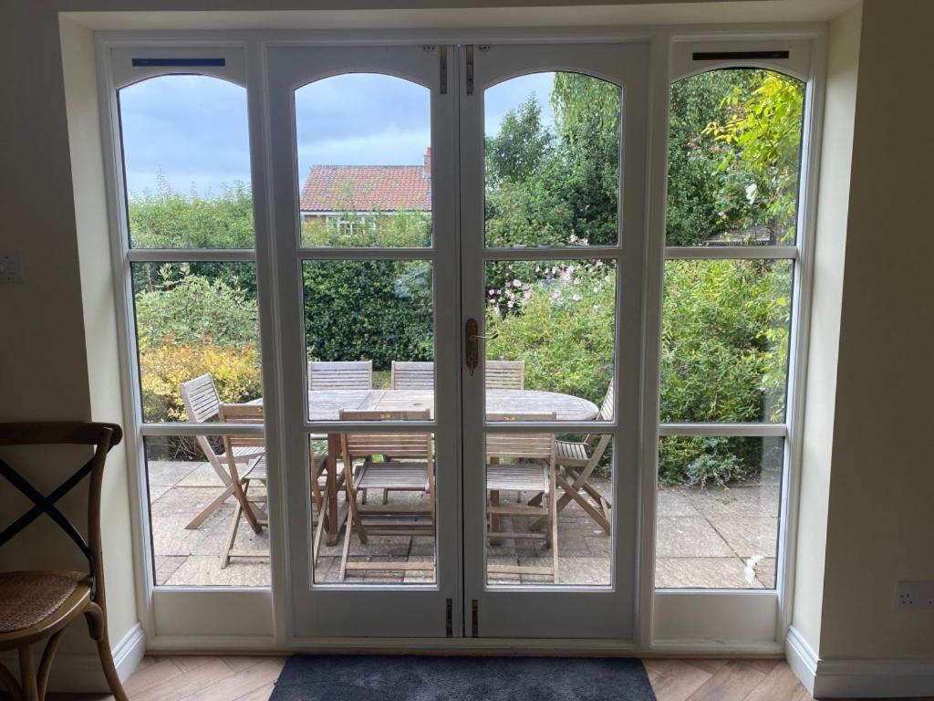 Lovely Quiet Cottage Sleeps 4 Adults, 4 Children, Dog Friendly Cley next the Sea Exterior photo